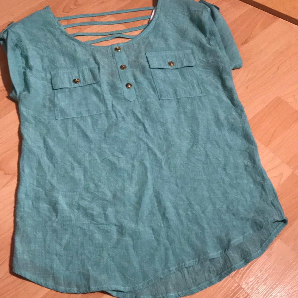 Women’s short sleeve mine top size small